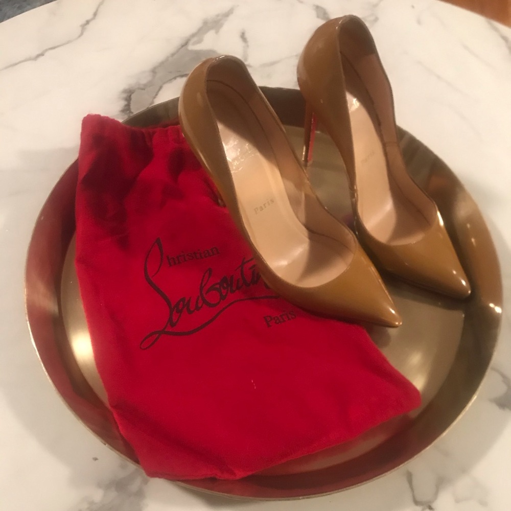 Nude Christian louboutins